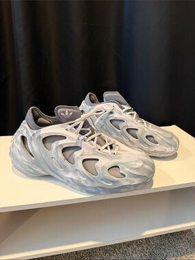 adidas AdiFom Sculptural Wave Sneakers in Light Gray and White never worn